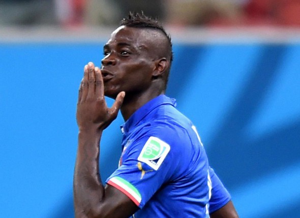 Cui i-a dedicat Mario Balotelli golul marcat în poarta Angliei