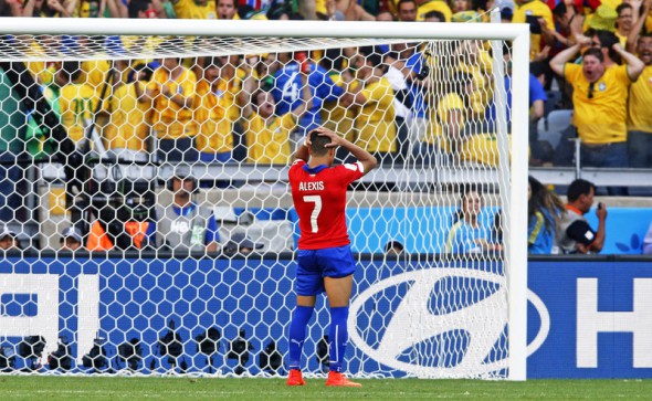 Alexis Sanchez (Chile) a ratat de la punctull cu var. Foto: EPA