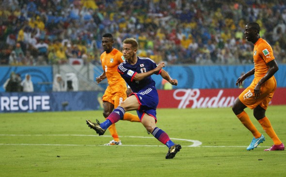 Keisuke Honda a înscris după o superbă acţiune personală. Foto: EPA