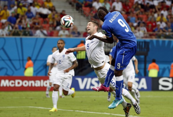 Deşi au învins Anglia, italienii sunt furioşi! Prandelli îl acuză pe arbitru