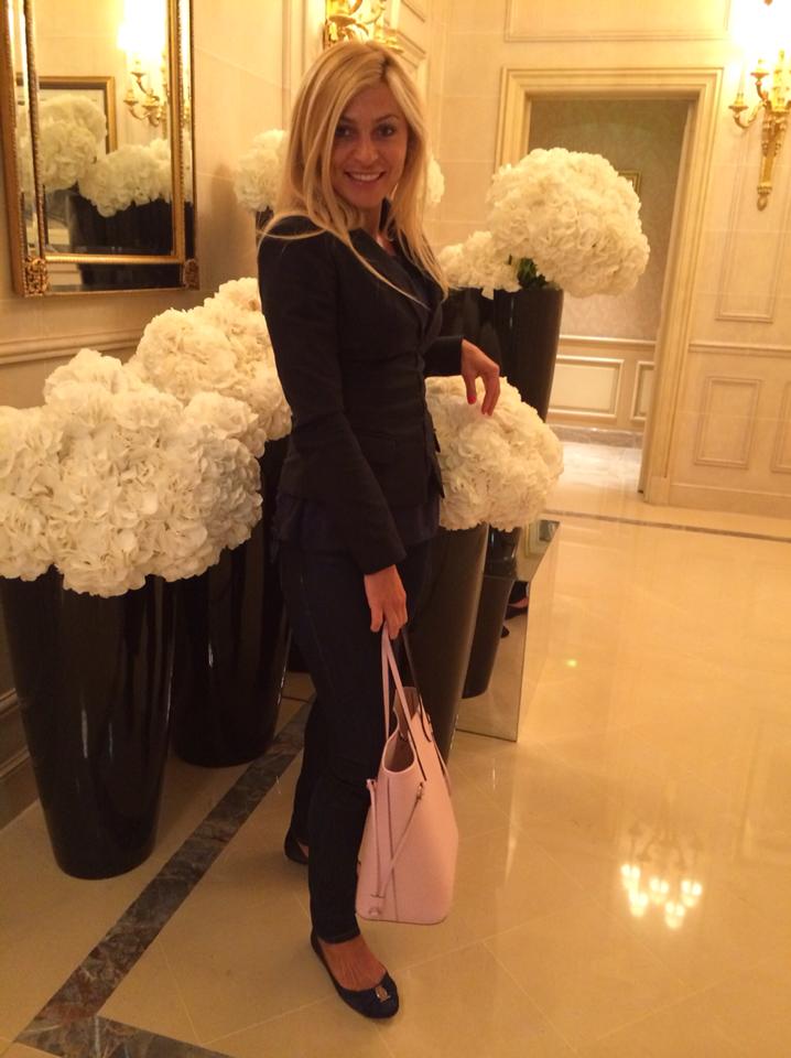 FOTO/ E singura în vacanță, la Saint-Tropez! ^S-a despărțit de iubitul-primar?