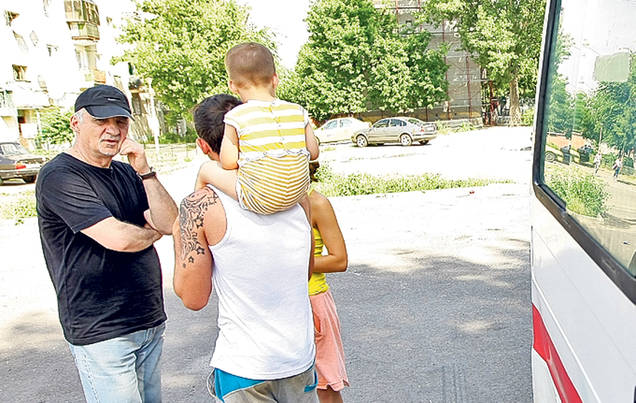 «Viaţa la limita speranţei» - episodul 3 | «Fir-aţi ai dracu’, voi aduceţi drogaţii aici!»