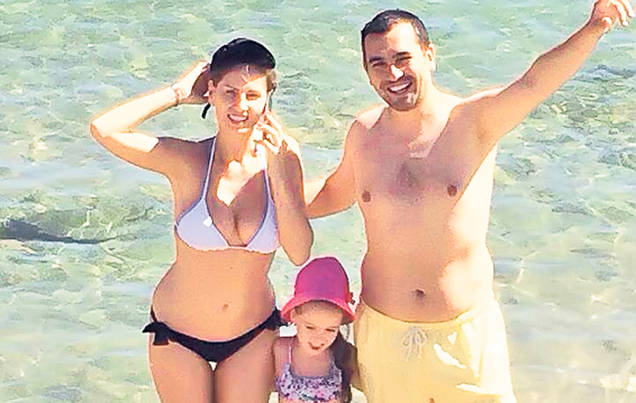 Vedetele au profitat de primele zile caniculare din an şi şi-au etalat corpurile pe plajă şi la piscină