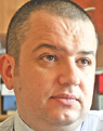 DRAMATIC! Zace de 7 ani într-un patuţ cu GRATII DE FIER