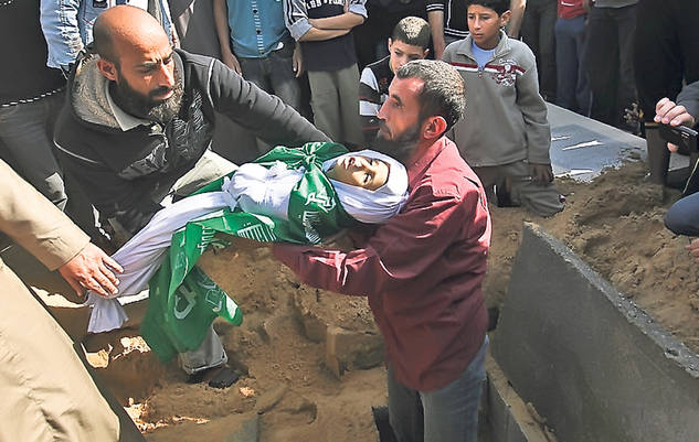 84 de refugiaţi din Gaza au ajuns ieri la familiile din România: «Au murit 20 de oameni lângă mine»