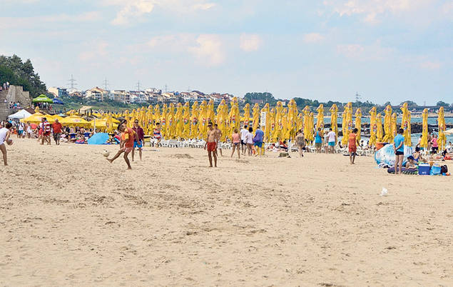 Comercianţii de pe Litoral FAC ORICE ca să-şi atragă clienţii! FOTO