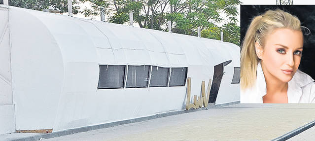 Tot mai multe vedete fac grămezi de bani la Mamaia, de pe urma turiştilor