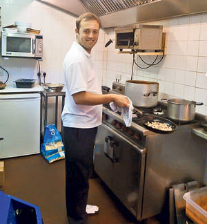 Pe VÂRCIU îl VEZI toată ZIUA LA TV, dar UITE CUM ARATĂ FOŞTII lui COLEGI din trupa L.A.! Află ce fac ei astăzi!