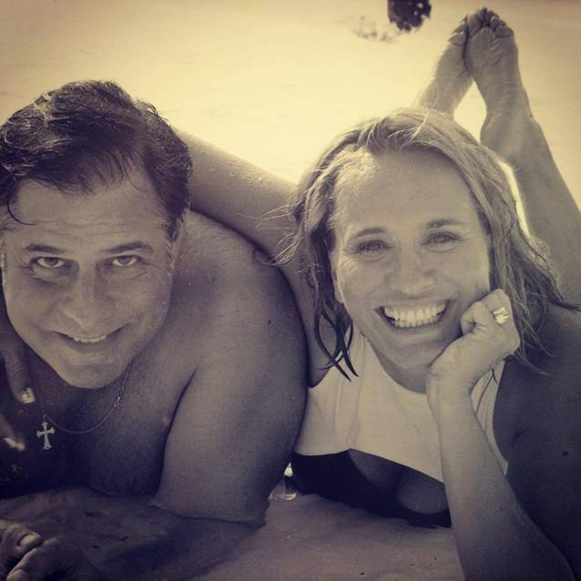 Atât de aproape nu ai văzut-o niciodată NEMACHIATĂ! ANDREEA ESCA, fără pic de FARD şi UDĂ, în valuri