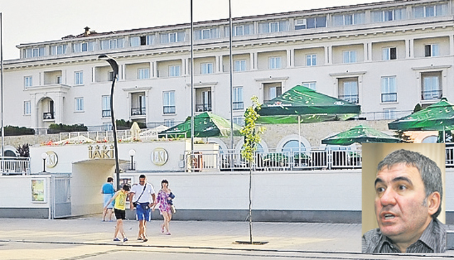 Tot mai multe vedete fac grămezi de bani la Mamaia, de pe urma turiştilor