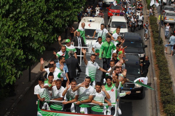 Algerienii au fost primiţi ca nişte eroi la întoarcerea acasă