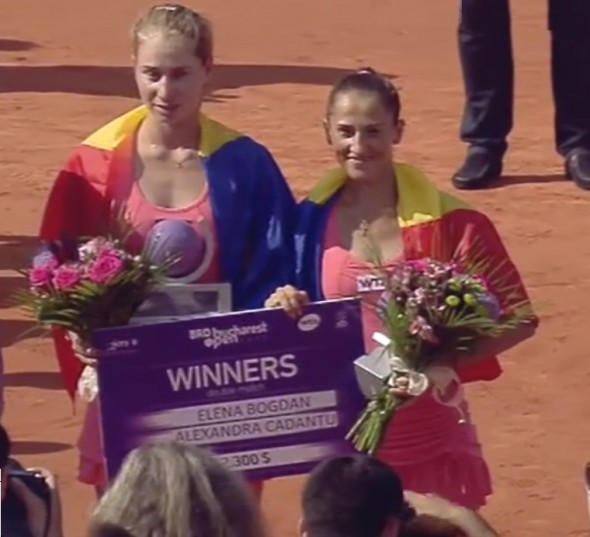 1958 World Cup Finals Malmo, Sweden. 8th June, 1958. Germany 3 v Argentina 1. Argentine players in a tussle for the ball with West German Stollenwerk during the match