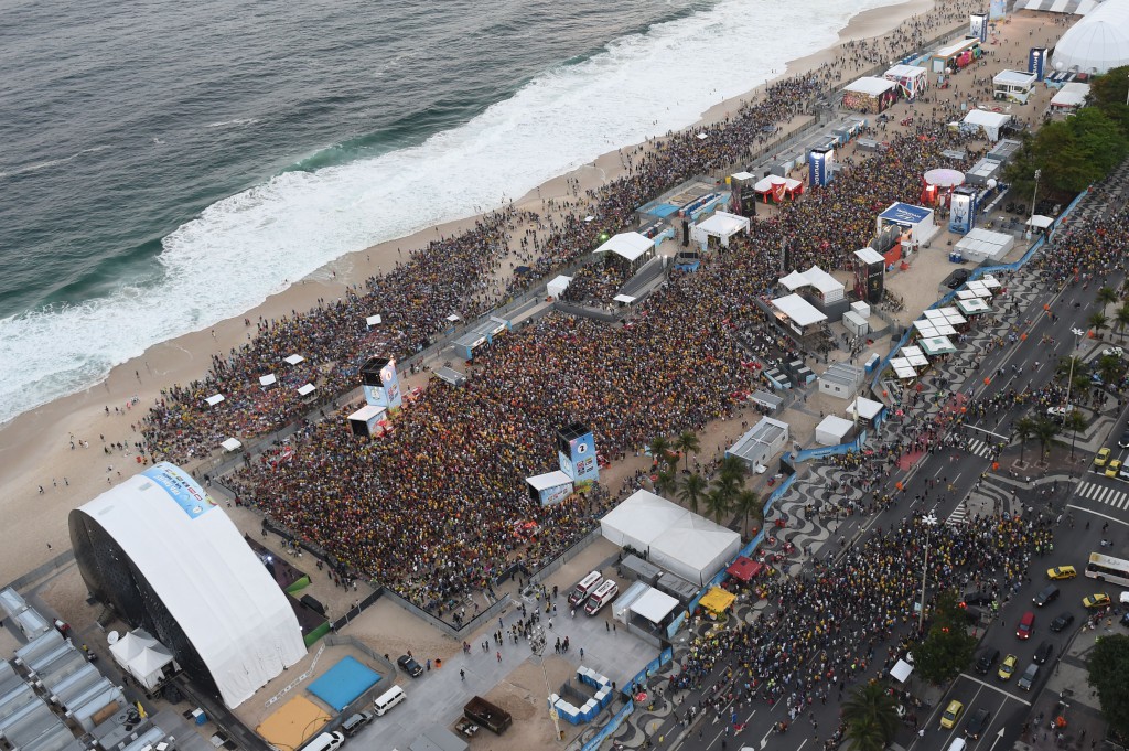 FOTO/ Nemții au câștigat cu... ÎNAINTAREA! ^Germanii au cucerit titlul și la fotbal în noroi