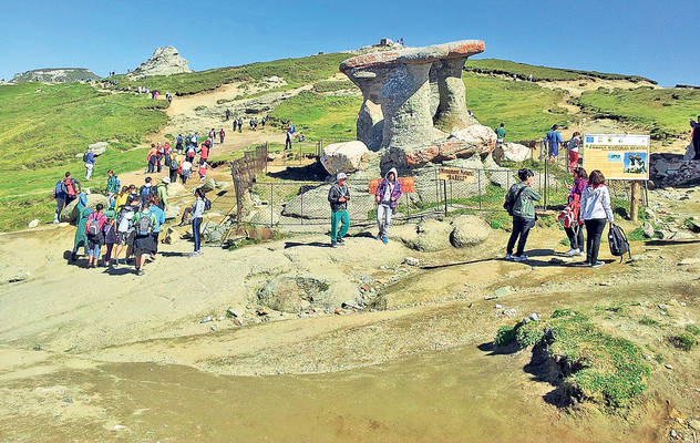 Primarul Radu Mazăre l-a întruchipat pe faraonul Ramses al II-lea la ultimul carnaval al verii, din Mamaia