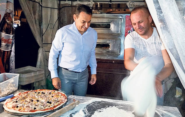 PRIMARII VESELI! Edilii din trei oraşe mari ale ţării s-au pus pe distracţie în minivacanţa de Sfânta Maria