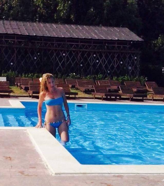CARMEN BRUMĂ, prima poză ÎN COSTUM DE BAIE DUPĂ CE A NĂSCUT! ARATĂ ULUITOR!
