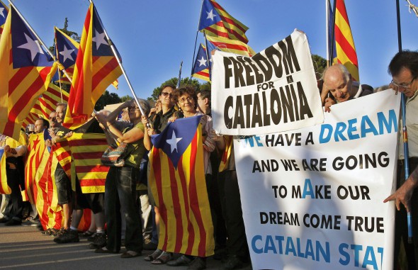 Catalanii au ieşit în stradă pentru independenţă FOTO: EPA