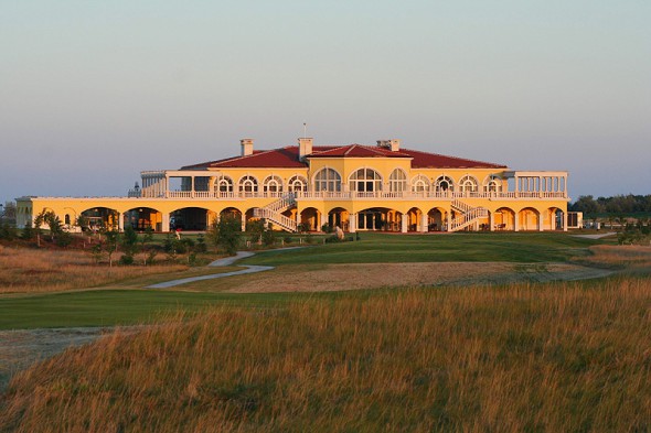 Un român inovează la bulgari: ^golf în nocturnă pentru doamne!