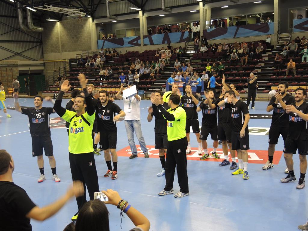 Bw8c8OuIIAACS5B.jpg large