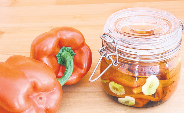 Pune legume şi fructe pentru iarnă! 3 reţete de conserve