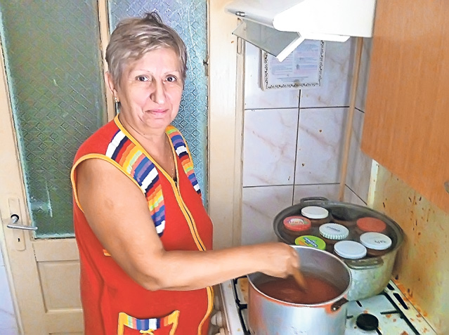 Dau cratița pe supermarket. Gospodinele renunţă la tradiţia de a pregăti zarzavatul pentru iarnă
