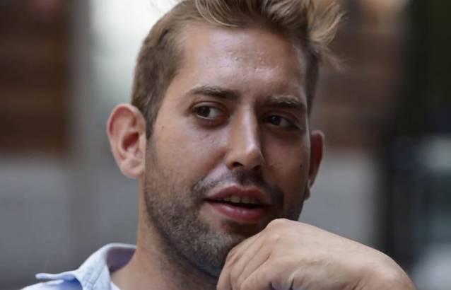 Povestea fabuloasă a boschetarului care supravieţuieşte seducând femeile singure | VIDEO