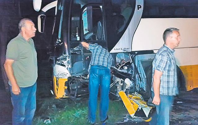 Membrul unui ansamblu folcloric a murit în drum spre o nuntă