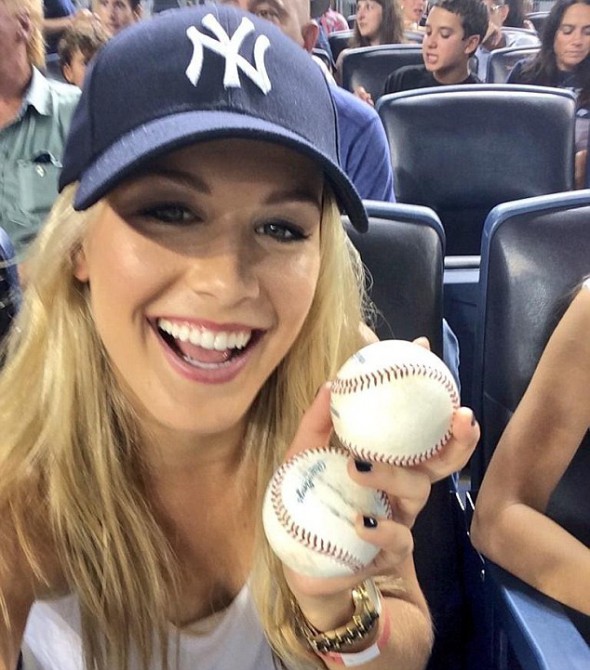 FOTO / Eugenie Bouchard s-a jucat cu mingile de baseball pe stadionul celor de la Yankees