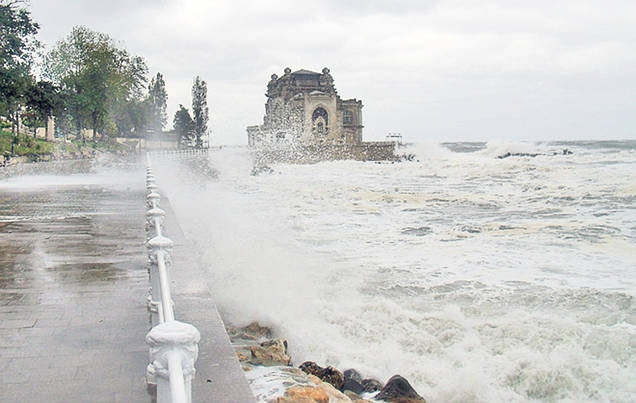 Frigul a-ngheţat petrecerile câmpeneşti