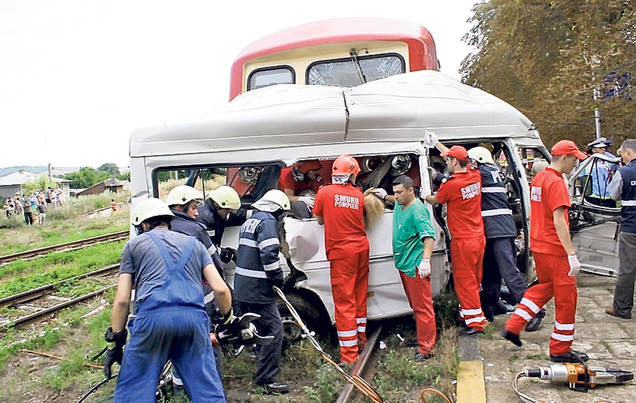Podurile Cernavodă şi Feteşti sunt în pericol de prăbuşire
