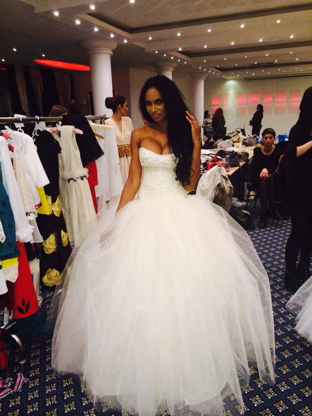 MAI e DOAR o SĂPTĂMÂNĂ până la NUNTĂ, dar LAURETTE nici MĂCAR nu ARE ROCHIE!