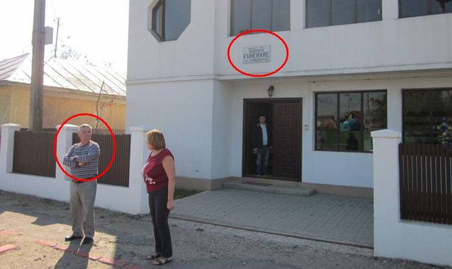 EXCLUSIV | Se întâmplă ÎN ROMÂNIA! Un preot dintr-un sat buzoian are firmă de pompe funebre în curtea casei | VIDEO cu CAMERA ASCUNSĂ