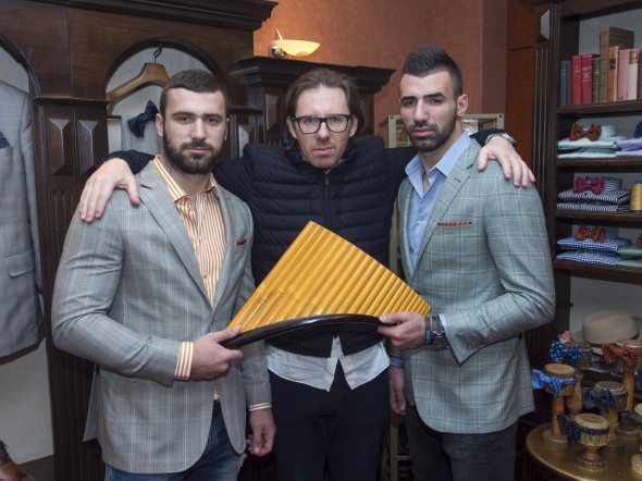 Luptătorii români care vor participa în gala finală Superkombat de la Monza au un suporter de lux