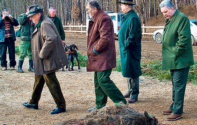 EXCLUSIV |  Dumitru Sofonea, tezaurul uman din Drăguş, deconspiră camuflajul vânătorului Ion Ţiriac