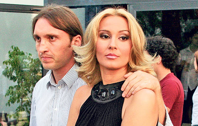 EXCLUSIV | Îmblânzitoarele de milionari se formează la pupitrul ştirilor Antenei 1. Andreea Joiţa se mărită cu moştenitorul unei averi de 200.000.000 €!