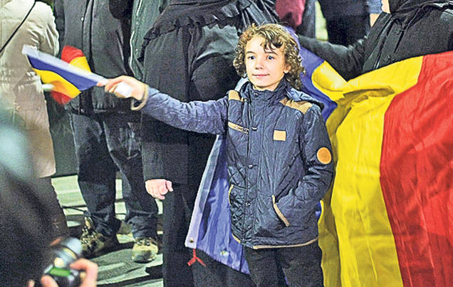 Iohannis der Kaiser! Milioanele de români care au «colonizat» lumea au înclinat decisiv votul de duminică