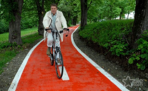 Klaus Iohannis e un împătimit al ciclismului