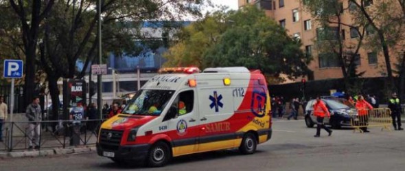 VIDEO ŞOCANT / UPDATE. Lupte de stradă VIOLENTE la Madrid. ^Cine e suporterul care A MURIT după ce a fost ÎNJUNGHIAT şi ARUNCAT în râu! Poliţia a REŢINUT 24 de suspecţi dintre fanii implicaţi în incident