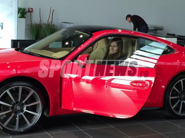 GALERIE FOTO&VIDEO / Halep ”se dă” pe munte cu o mașină de 60.000 de euro