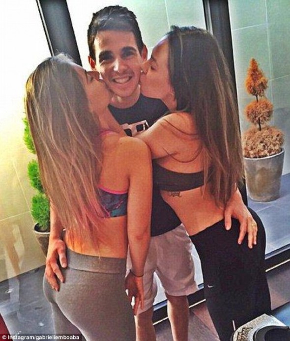 Un star de la Chelsea s-a fotografiat cu două femei. Se supără Mourinho pe el? / FOTO