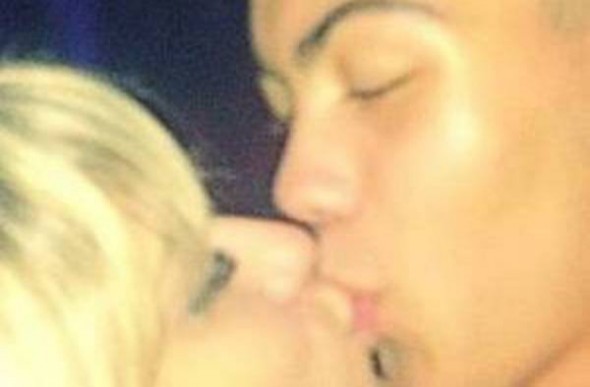 Fiul minor al unui fotbalist URIAȘ a fost ”agățat” în club de o femeie cu 13 ani mai mare