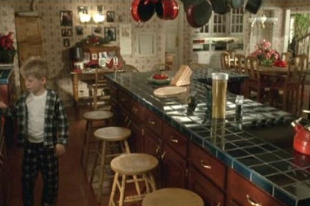 Cum arată după 25 de ani casa din SINGUR ACASĂ, în care KEVIN le-a venit de hac BANDIȚILOR MARV ȘI HARRY! FOTO