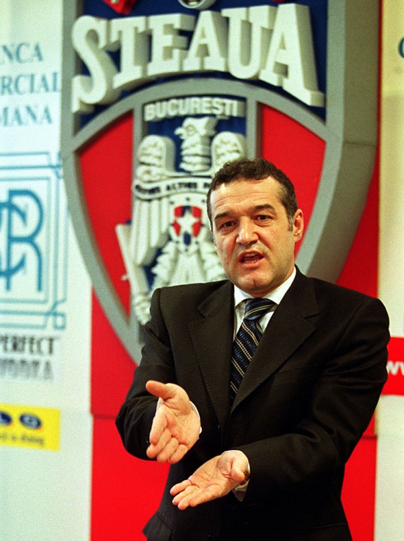 Conferinta de presa la  FC Steaua. In imagine, Gigi Becali.