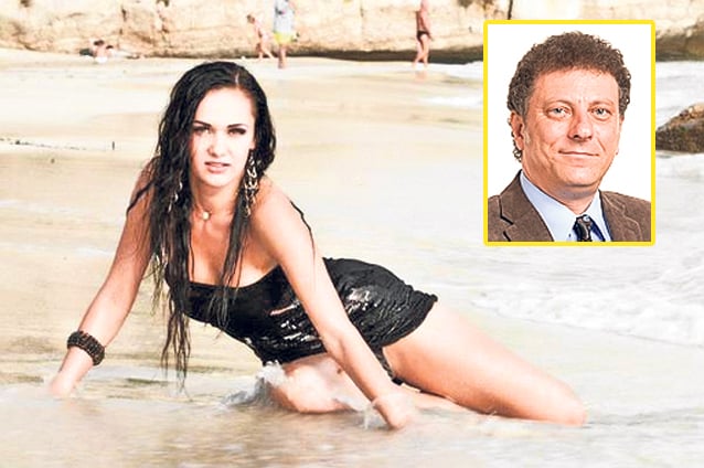 Fosta consilieră a lui Crin Antonescu, sexy, pe scena unui club din București