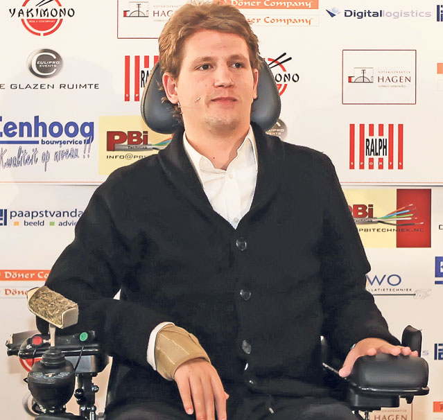 Jocul sângeros al asigurărilor pentru fotbaliști