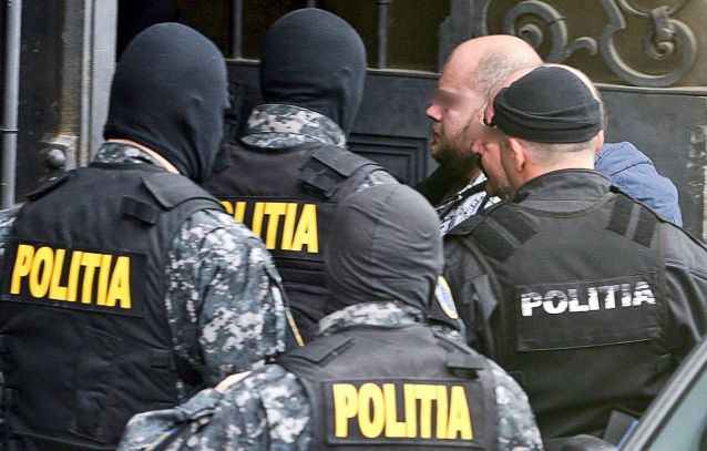 EXCLUSIV | Oamenii fără chip şi fără nume, apăraţi de poliţişti