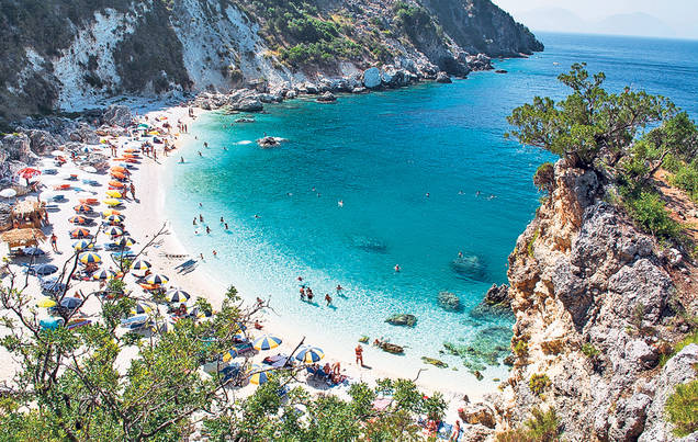 4 destinaţii una şi una | Grecia rămâne preferata vacanţelor, dar nici Tunisia nu e de lepădat