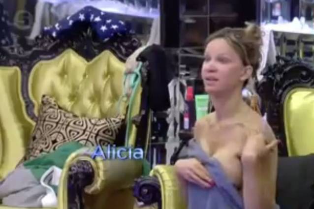 Ce nebună! Și-a pus pe SILICOANE PIELEA UNUI ANIMAL pe care tu îl mănânci