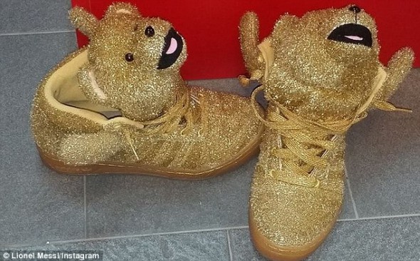 Pantofii de antrenament ai lui Dani Alves