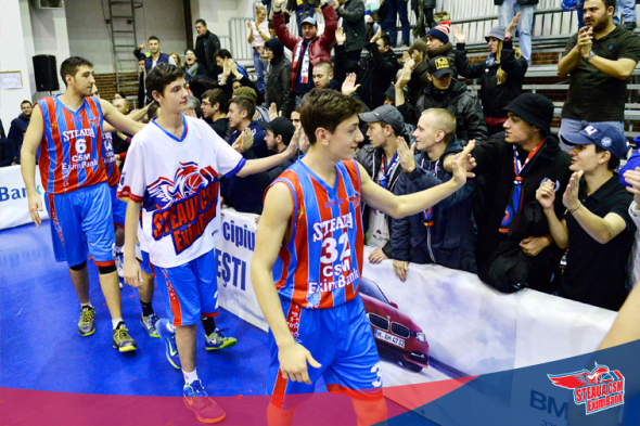 Jucătorii Stelei au fanii alături mereu FOTO: Steaua Baschet